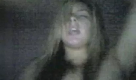 Lady in gestreift saugt bis deutsche private sexfilme zum Hals