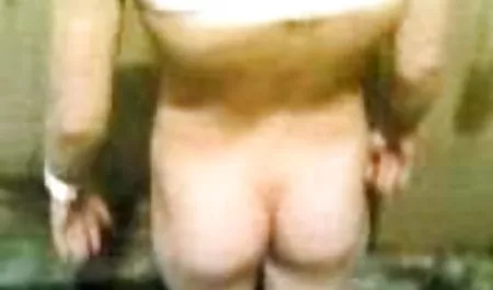 Die private amateur pornofilme blonde Prinzessin spreizte ihre Beine vor der Kamera