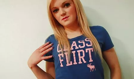 Sie zeigte sich in Shorts und bestrafte ihre Muschi deutsche private pornofilme mit einem Vibrator