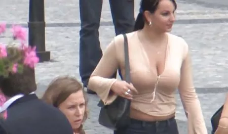 Mädchen in einem schönen Kleid mit einer neue deutsche amateur pornos coolen Figur