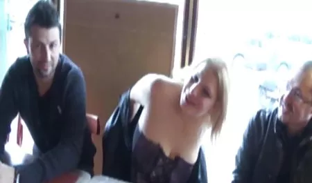 Freche Brünette private pornoclips