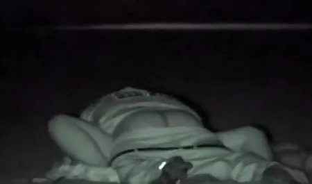 Zarte lesbische deutsche sexfilme privat Liebe auf einem weißen Bett