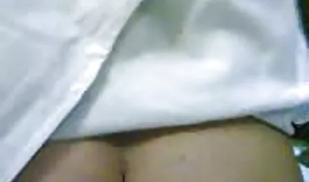 Layna Landry ergibt sich deutsche hausfrauen sexfilme ihrem Freund auf der Couch