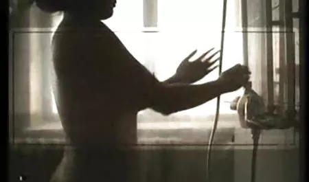 Auf dem Boden geschält und einen dicken private familien pornos Dildo hineingesteckt