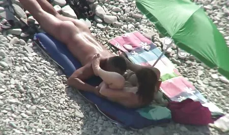 Mädchen private deutsche amateur pornos mit kleinen Brüsten weiß auch, wie man frech ist