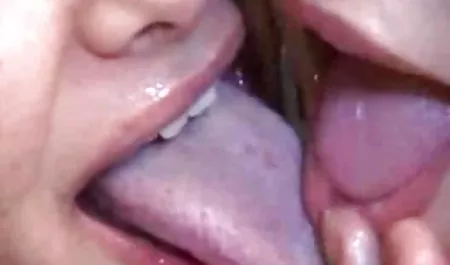 Kerl, der deutsche private sexfilme ein Mädchen ausspioniert